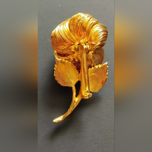 Vintage Golden Flower Pin Brooch Pearl Center Piece - Picture 4 of 5
